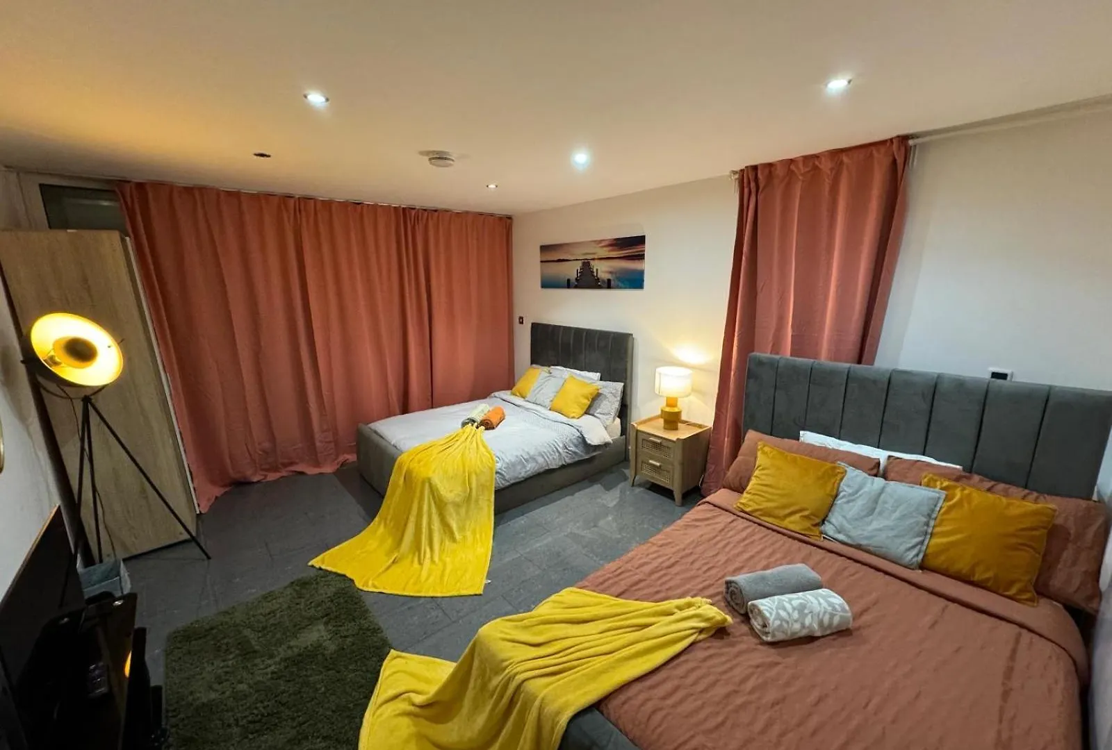 Spacious 2 Bedroom Flat In Tower Bridge! E1 London Apartment