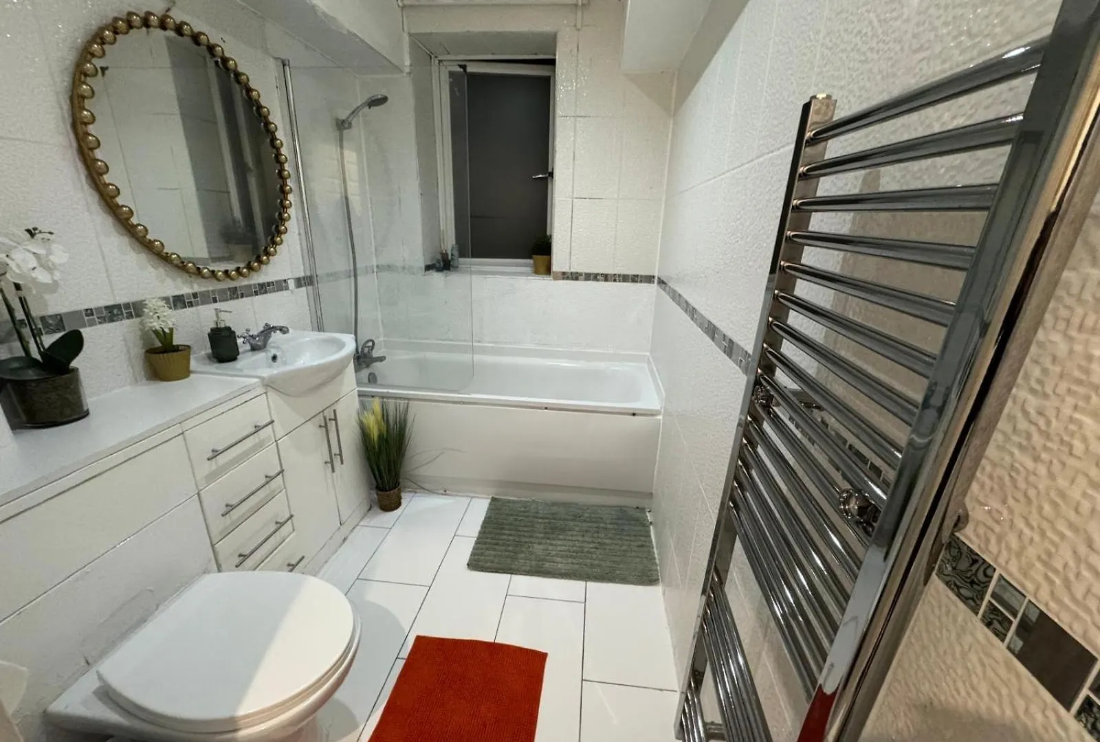 Spacious 2 Bedroom Flat In Tower Bridge! E1 London Apartment